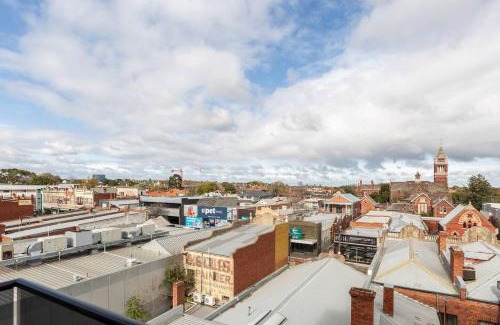 Hawthorn Apartment | Light-filled Stylish Living in Diverse Hawthorn