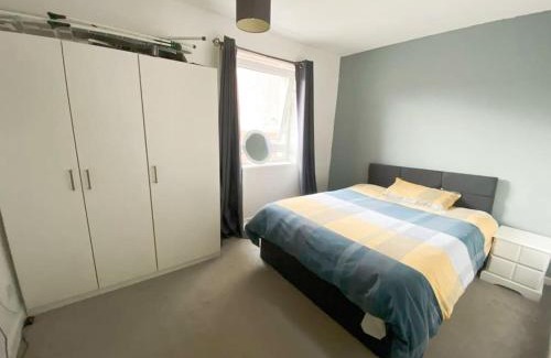 Pollokshaws Apartment | Light-luxury Flat