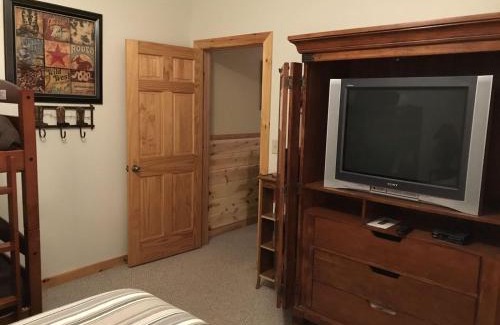 Necowa Cove House | Light's Mountain Lake Overlook