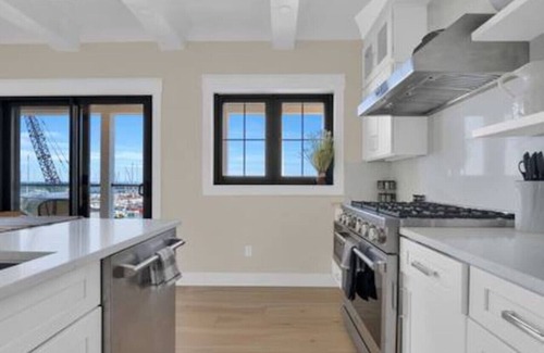 Port Sanilac House | Lighthouse Cove: Sleeps up to 10, 2 kitchens, swim spa