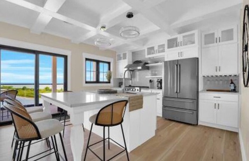 Port Sanilac House | Lighthouse Cove: Sleeps up to 10, 2 kitchens, swim spa