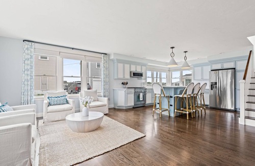 Scituate House | "Lighthouse" - Ocean Views - Walk To Beaches - 4B, 3.5Ba - Scituate Harbor