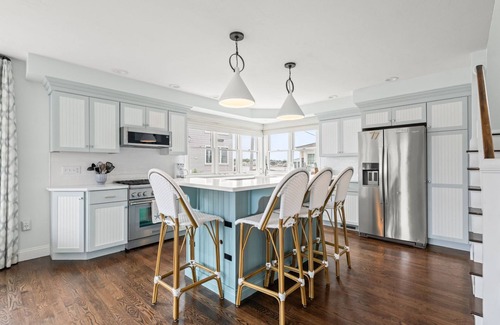 Scituate House | "Lighthouse" - Ocean Views - Walk To Beaches - 4B, 3.5Ba - Scituate Harbor