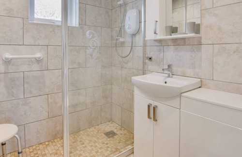 Mumbles Ski Chalet | Lighthouse View in the beautiful Swansea