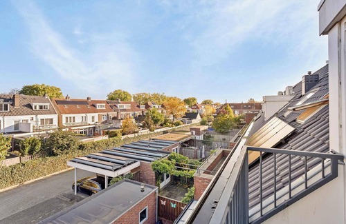 Stratum House | Lighting Stays Summar