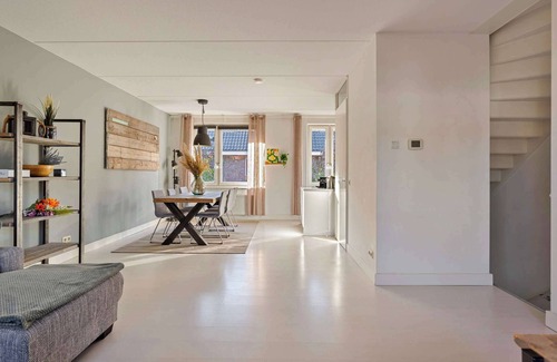 Stratum House | Lighting Stays Summar