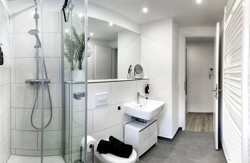 Braunschweig City Center Apartment | LIGHTPLACE Design - Boxspring - Balcony - 2 Smart TV -City center -