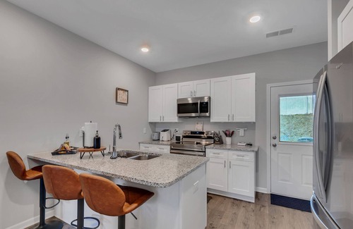 Columbia House | Like Home – Stylish & Modern Stay Near DT Columbia