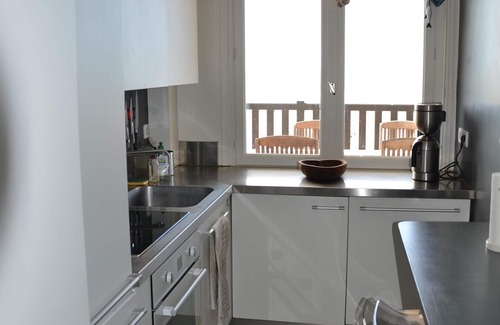 Blonville-sur-Mer Apartment | Like on a boat, facing the sea, 4 km from Deauville