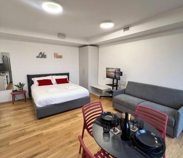 Ferrara Apartment | LikeHome PortaReno Monolocale Exclusive - 4 pxs