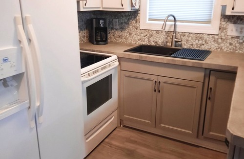 Sneads Ferry House | Lil Orphan Annie - Ocean View – 1-Min Walk to Beach – Large Deck & Dog Friendly!