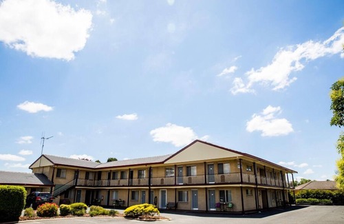Goulburn Bed & Breakfast | Lilac City Motor Inn Standard Queen Room 1