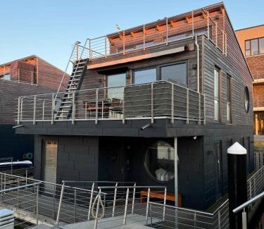 Schleswig House | Lille Fjord Hus