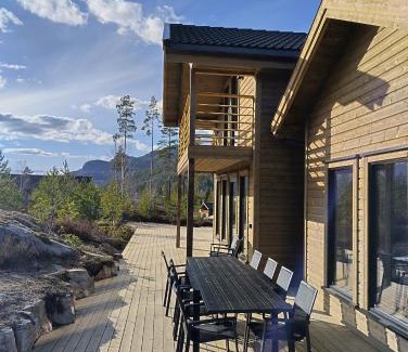 Kviteseid House | Lillelørdag Hytte - Stunning Holiday Home with Sauna