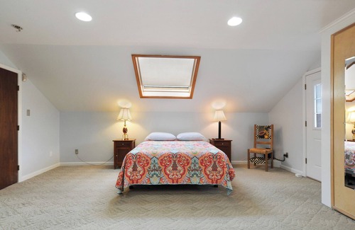 Seventh Ward Bed & Breakfast | Lilly D's Loft at Penelope's B&B Near French QTR