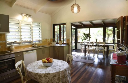 Mission Beach House | Lillypads Yellow Cottage - Rainforest Getaway