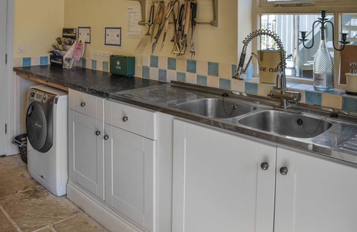 Nassington Cottage | Lily Pad 6 - UK43915