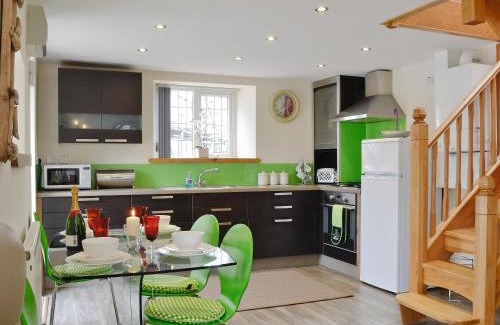 Pontardulais House | Lily Vale Cottage