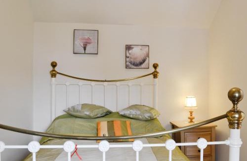 Pontardulais House | Lily Vale Cottage