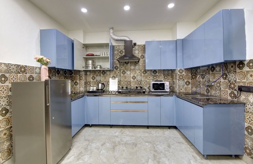 Gurugram Apartment | Lime Wood Stay Near Huda City Centre