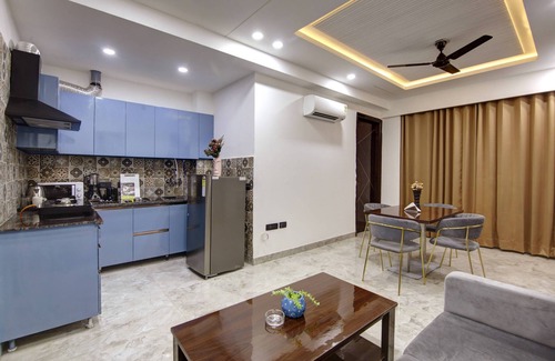 Gurugram Apartment | Lime Wood Stay Near Huda City Centre