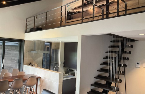 Akaogi House | Limited to one pair per day! The entire building is reserved for private use! A luxurious inn designed in a modern Japanese style! You can enjoy your private time in the nature of Amami Oshima with a large projector. ⭐︎