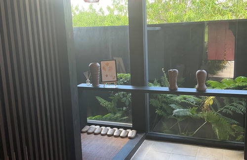 Akaogi House | Limited to one pair per day! The entire building is reserved for private use! A luxurious inn designed in a modern Japanese style! You can enjoy your private time in the nature of Amami Oshima with a large projector. ⭐︎