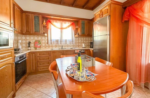 Termenades House | Limoncello, lovely family house, WiFi, close to amenities