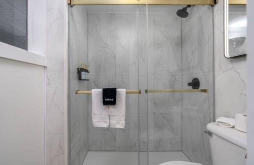 Ellicottville Cabin | Lincoln Boutique Motel- Standard Queen #4 -Lower