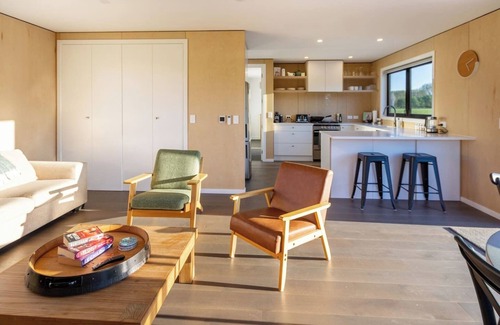 Lincoln House | Lincoln Hideaway: Relaxing Country Vibes