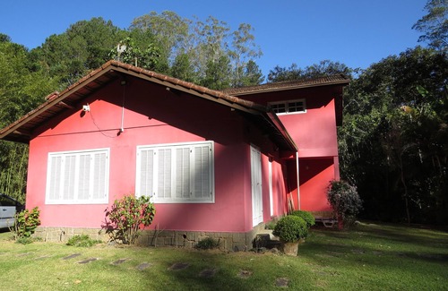 Nova Friburgo Cottage | Linda Casa em Mury, com Riacho e Lareira