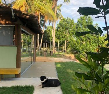 Caravelas House | Linda casa de 2 QUARTOS na beira d'água - Condominio Mar Doce!