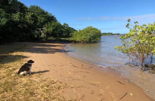 Caravelas House | Linda casa de 2 QUARTOS na beira d'água - Condominio Mar Doce!