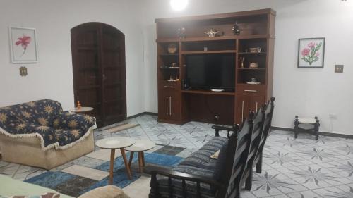 Itanhaem House | Linda Casa de praia com Super piscina 12x5 Novinha com 3 níveis, Wi-Fi, Tv led,jardim , churrasqueira completa