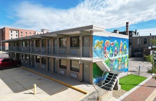Cedar Falls Apartment | Lindell - Updated Downtown Studio - One Block From Main Street - King Bed!