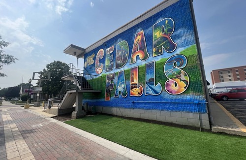 Cedar Falls Apartment | Lindell - Updated Downtown Cedar Falls Studio With Free Gated Parking!