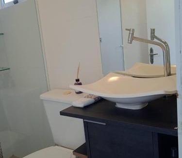 Rio Branco Apartment | Lindo JK para 2 pessoas com garagem wifi e ar condicionado