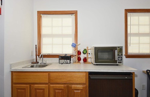 North Shores House | LINENS & DAILY ACTIVITIES INCLUDED*!. PRIVATE BEACH/COMMUNITY POOL/SLEEPS 18