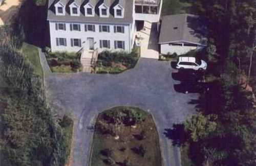 North Shores House | LINENS & DAILY ACTIVITIES INCLUDED*!. PRIVATE BEACH/COMMUNITY POOL/SLEEPS 18