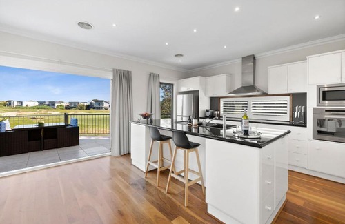 Torquay House | Links View House on the Green 800m To Beach