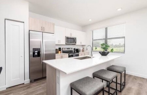 Survey Creek House | Lion Lionel Prestige Luxury Townhome 2 Masters