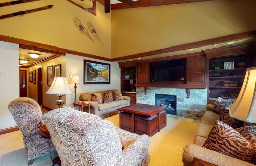 Vail Ski Chalet | Lion Square Lodge South 750