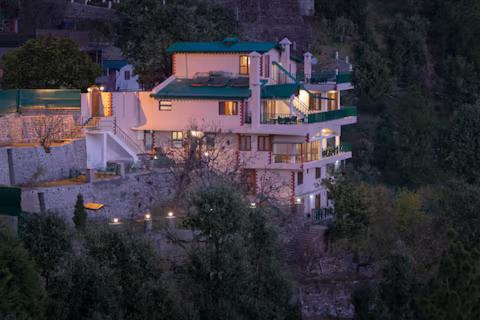 Gagar Villa | Lions Den Terrace Wing 4 BD Villa cook staff