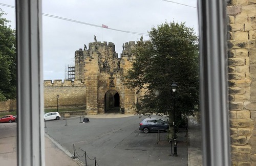 South Charlton Apartment | Lionsgate View, luxury apartment right opposite Alnwick Castle