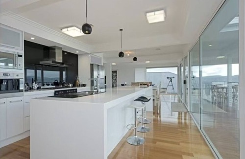Sandy Bay Villa | Lipscombe Escape panoramic views luxury and space