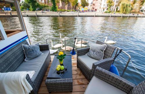 Priepert Boat Rental | Lisa Boot 4