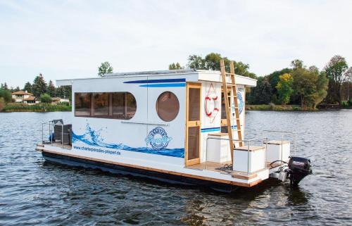 Priepert Boat Rental | Lisa Boot 5