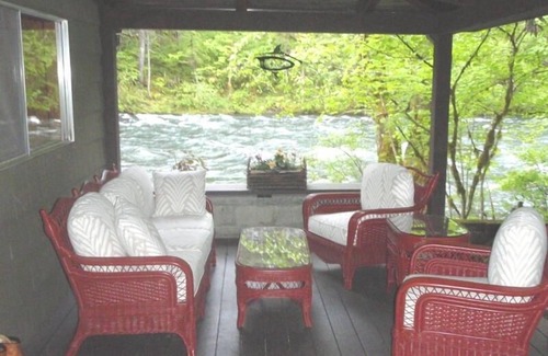 McKenzie Bridge House | Listen to the River Sing on Rillerah