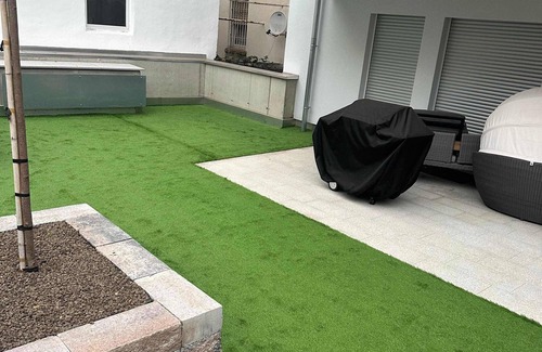 Sudliche Innenstadt Apartment | LiT LiVING: Luxus | Box SprIng | Parking | Garden