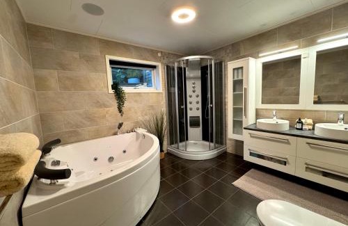 Midtsandan Apartment | Liten leilighet med hage og stort bad